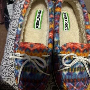 Minnetonka Multicolor Patterned Fleece Moccasin
